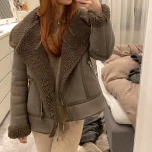 Mocka jacka - Köpte den här på Plick, jättefin men tyvärr för stor på mig💕