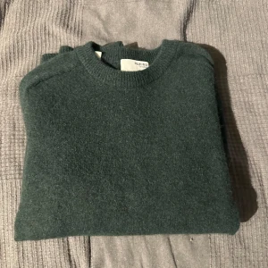 Stickat sweatshirt - Oanvänd stickad tröja. Skick 10/10 skriv för mer bilder eller om du undrar något.👏👏