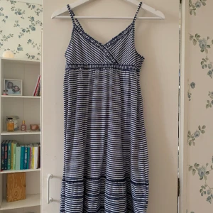 Klänning - Superfin sommarklänning💙🤍