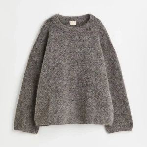 Tröja mohair - Superfin tröja i mohair från hm som inte finns kvar💓 Använd ett fåtal gånger så väldigt bra skick!  Nypris 599 