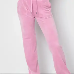 köpes/bytes mina as snygga rosa juicy couture byxor, de är helt oanvända o har kvar prislapp. d är barnstorlek 14/15 men skulle säga XS/S/M o de har samma design som vuxenstrl💕kan byta mot ett par helst blå/rosa/gröna i strl XXS elr en mindre barnstorlek💗
