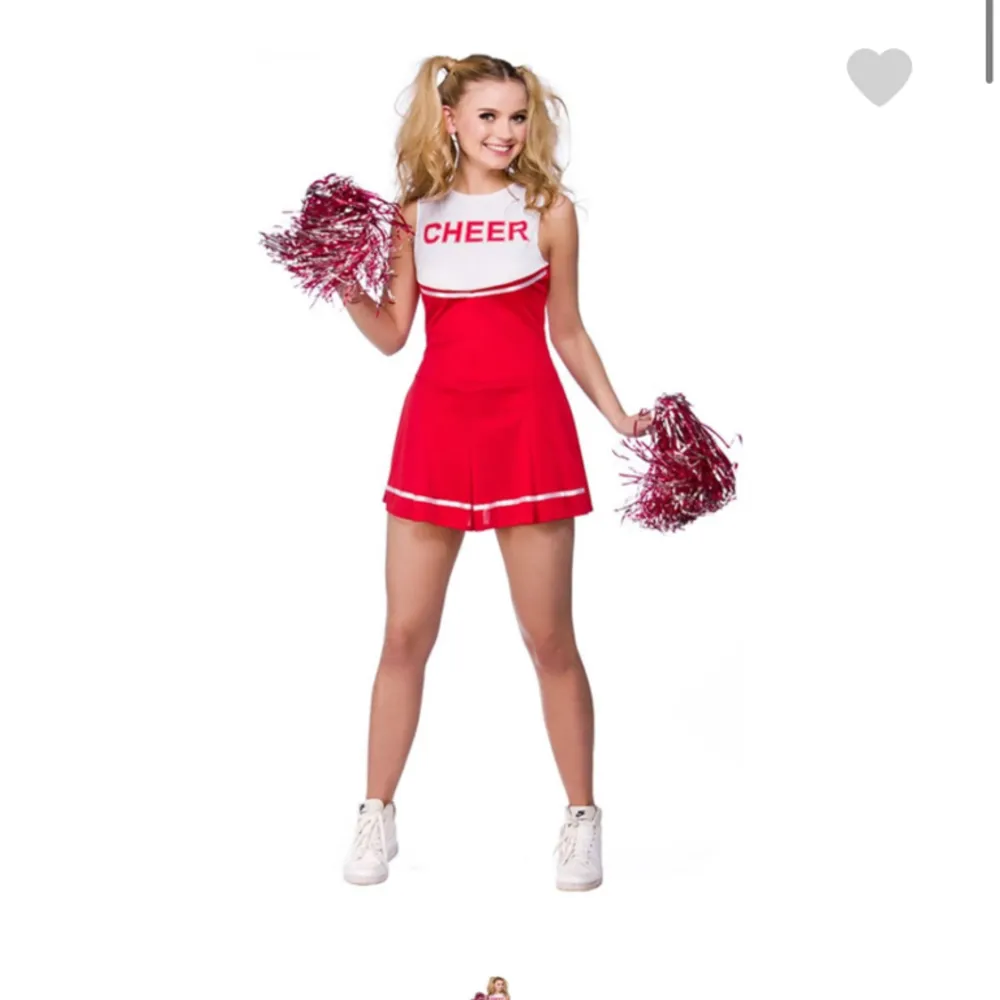 Cheerleader klänning från partykungen, med pom pom till, oanvända. Ordninarie pris 299kr. Fint skick. Passar storlek XS-S. Klänningar.