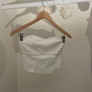 Korsett topp - Säljer denna super söta toppen i perfekt skick som inte kommer till användning💗 skriv för fler frågor/ bilder💗💗
