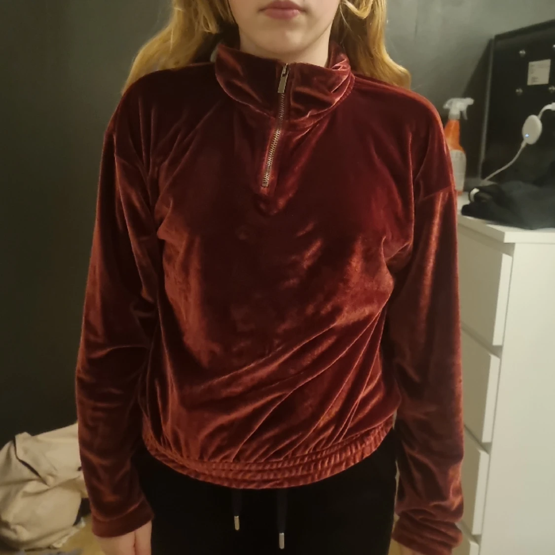 Fin röd mjuk tröja  - 90