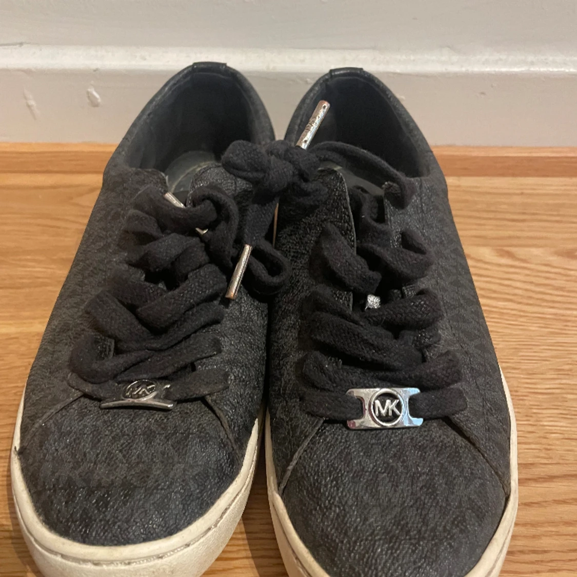 Sneakers från Michael Kors