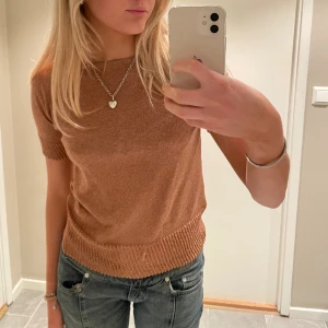 Rosa glittrig tröja  - Rosa glittrig tröja perfekt till fest. Storlek S. 