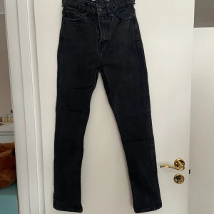 Jeans - Svarta jenas från lager 157! Använt ett fåtal gånger så i fint skick.