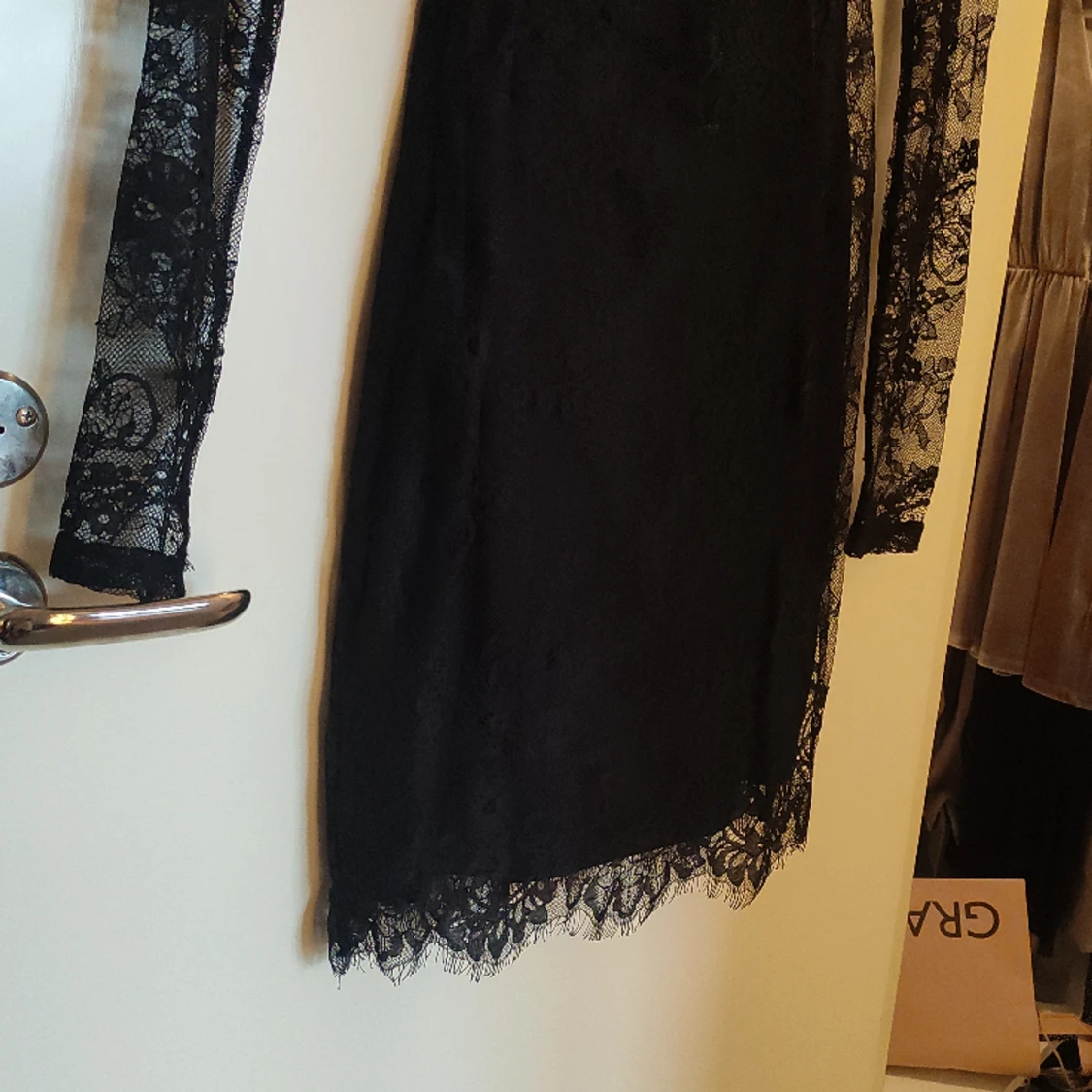 Superfin spetsklänning, oanvänd  - 91