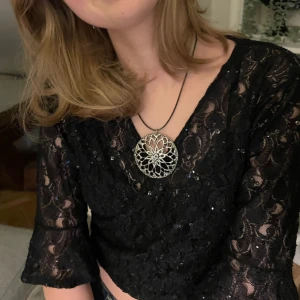 Spets fest topp!🪩😎⭐️ - Sååå cool fest topp man knyter i midjan. Använd gärna köp nu❣️😘