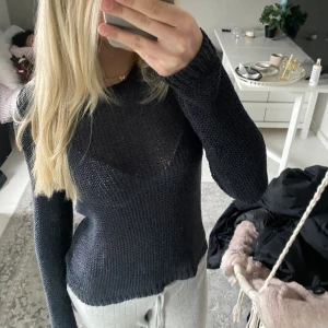 Långärmad  - Jätte söt halv genomskinlig långärmad! Lappen är tyvär borta så kan inte se vart den är ifrån! ❤️‍🔥❤️‍🔥