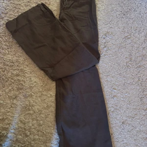 jeans - säljer jeans har haft dem länge men aldrig använt eftersom dem inte passa mig💕De har inga defekter 