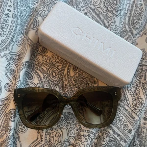 chimi solglasögon - chimis i modellen 08, knappt använda och inga repor på glaset!🫶