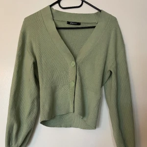 Kofta  - Kofta är fin och riktig skön att ha den är perfekt till alla årstider. 