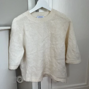 Stickad tshirt  - Stickad T-shirt från and other stories😊