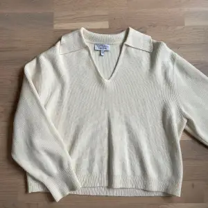 Säljer denna superfina & Other Stories tröjan.  Storlek S Använd mycket men i bra skick och fortfarande mjuk i materialet.  Inga defekter  Slutsåld 💗