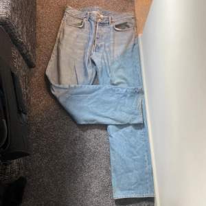 Jeans från weekday storlek 33/32