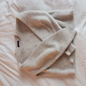 Stickad tröja  - Köpt från plick💕