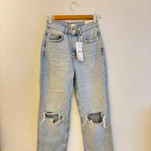 Superfina jeans från Gina Tricot, helt nya och väldigt populär modell!! Säljes pga. för små för mig🫶🏻