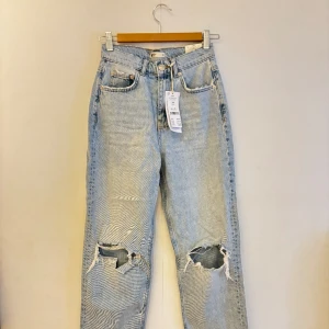 NYA Jeans  - Superfina jeans från Gina Tricot, helt nya och väldigt populär modell!! Säljes pga. för små för mig🫶🏻