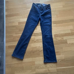 Levi’s jeans  - Jätte fina Levi’s jeans  Levi’s 725 high bootcut jeans  Aldrig använda 