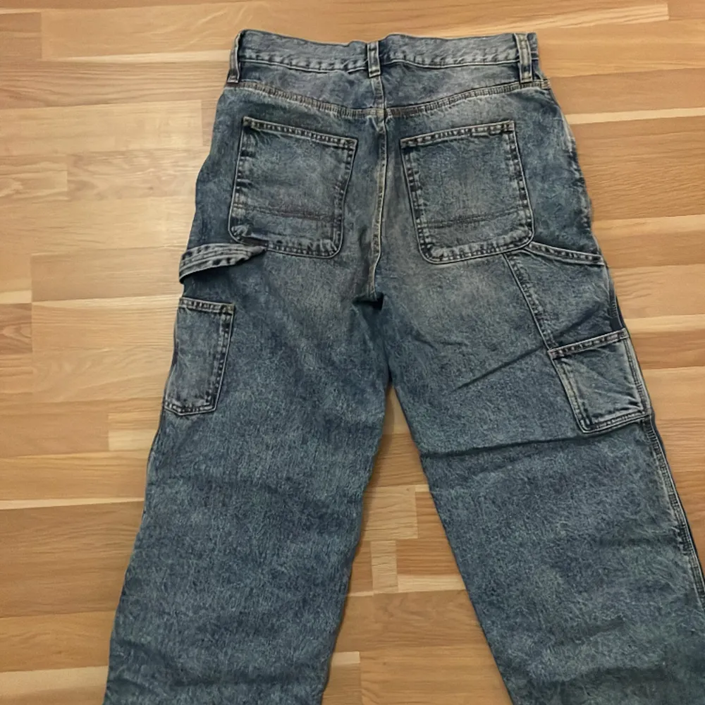 Jeans från asos i storlek 28/32. Jeans & Byxor.