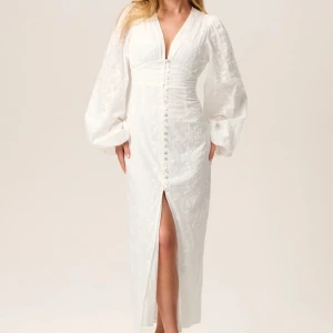 Adoore Positano dress - Jättefin klänning från Adoore i toppskick som tyvärr är för liten för mig 😢😢 alternativ byter jättegärna mot en 36👌🏼🎀orginalpris 1695kr. Jag är 168cm