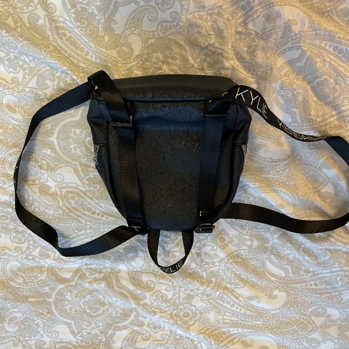 Svart ryggsäck liten - 90