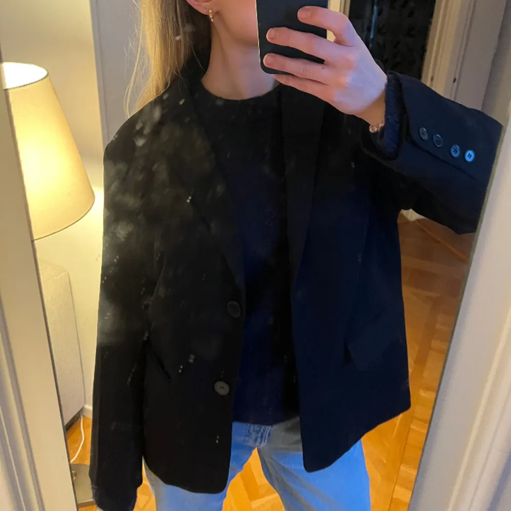 Oversized blazer i storlek 38. Knappt använd. Nypris 899kr. Säljer för 499 😚😚. Jackor.