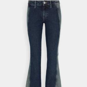 Säljer ett par supersnygga jeans från Weekday. Storlek 31. Skriv för fler frågor/bilder 🤍