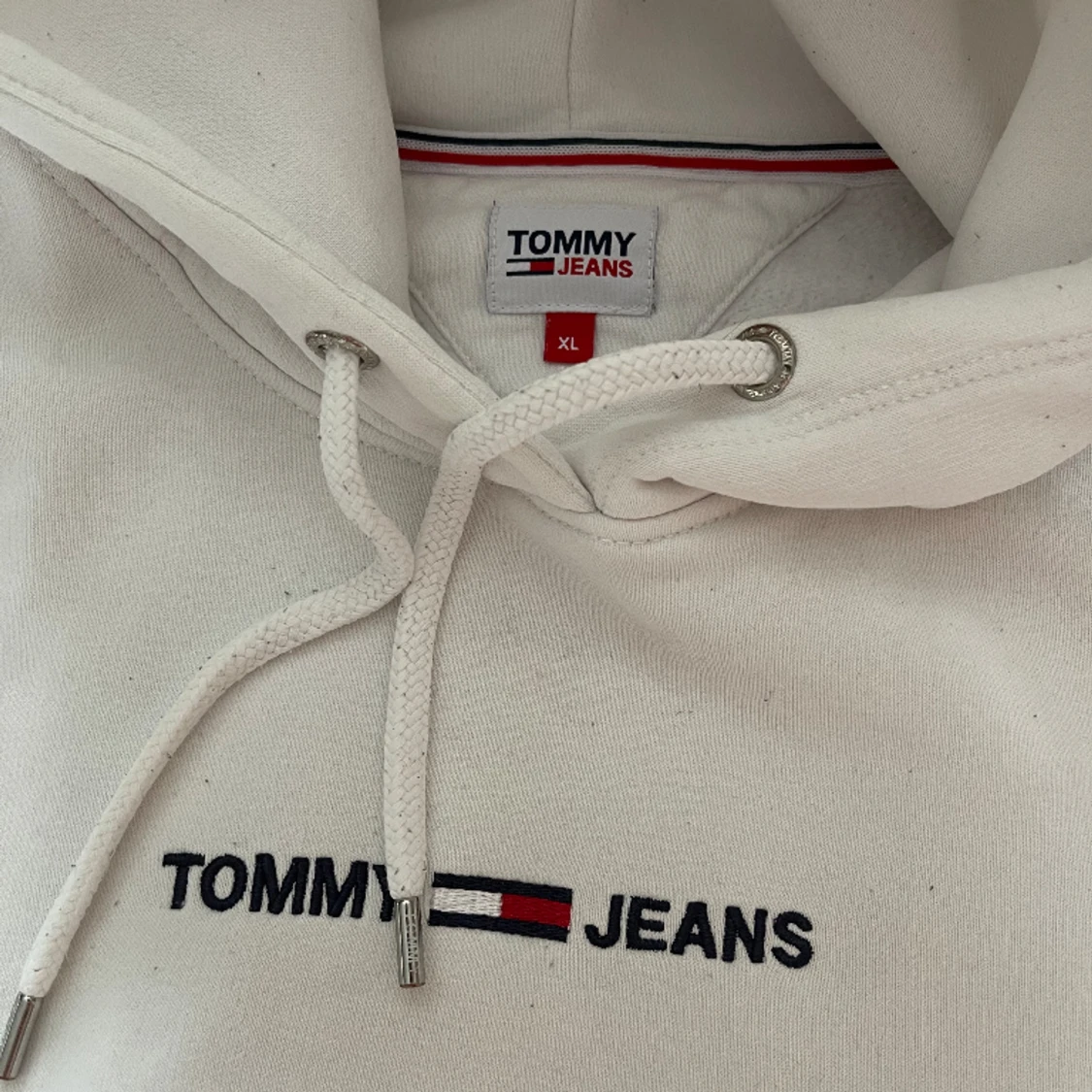 Vit Hoodie från Tommy Jeans - 90