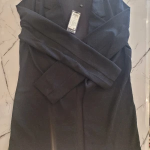 Long blazer - Helt ny med lapp är från vero moda priset kan diskuteras !