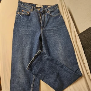 Mom fit Zara jeans, 34 - Storlek 34