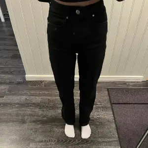 Svarta bikbok jeans 