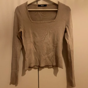 Tröja - Ej använd, fint skick. Kall fin beige färg.