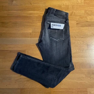 Replay Jeans  - Replay Anbass den mycket populära modellen 😀 storlek 29/30. Men passar från 28-30 i midjan och 30-32 i lång då de har bra stretch. Jeansen är i nyskick! Nypris 1800kr. Vårt pris 1099kr‼️ skriv vid intresse eller frågor!