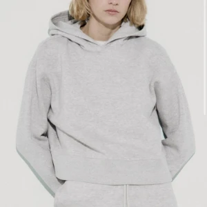 gråhoodie utan snörning - säljer denna supersnygga och bekväma hoodie ifrån zara, passar till allt
