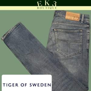 Soft slim jeans från Tiger of sweden Midjestorlek: 30 Längd: 32  Mått och fler bilder skickas vid intresse