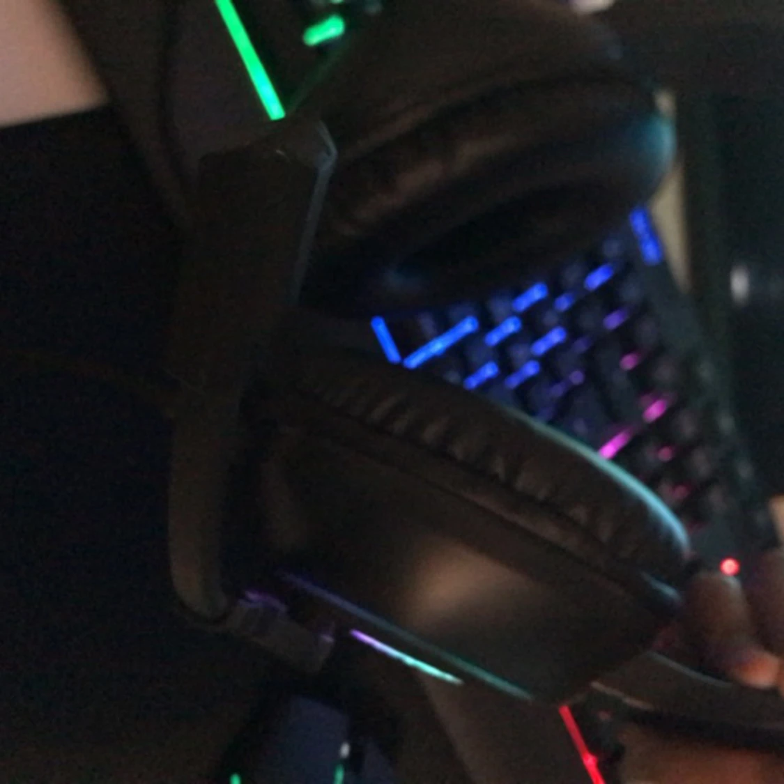 Gaming serious hörlurar  - 90