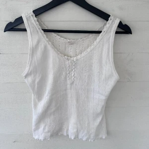 Linne - Vintage linne, använd men i mycket bra skick. Frakt tillkommer.