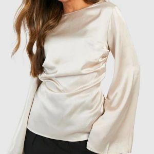 Jättefin blus - Säljer då den tyvärr är för liten för mig. Nyskick aldrig använd. 