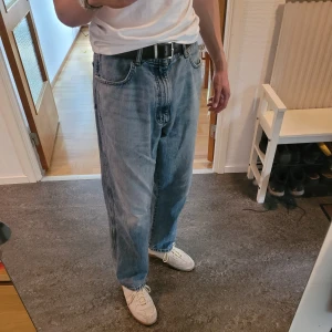 Wrangler Redding Denim - Ett par schyssta Wrangler jeans i storlek W34 L34🤠 Förhandlingsbart pris Skriv i dm vid behov av mer bilder eller vid minsta lilla fundering!😃