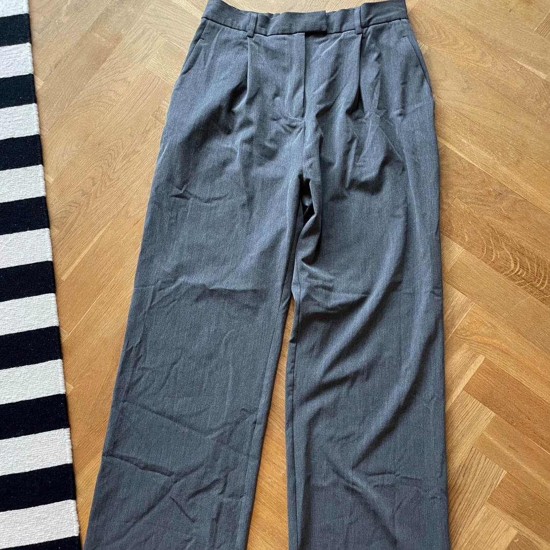 Kostymbyxor Djerf Avenue