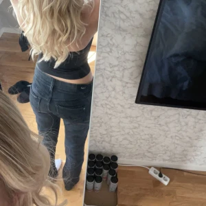 Lågmidjade jeans - Säljer mina fina lågmidjade jeans från pepe jeans, då de inte används lika mycket tyvärr då de blivit för stora. 
