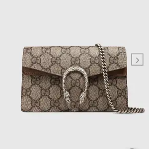 Säljer min Gucci väska som endast är använd få gånger, du får med allting och den är äkta, väskan kostar i butik 11 100kr! Kvitto finns Skriv för fler bilder