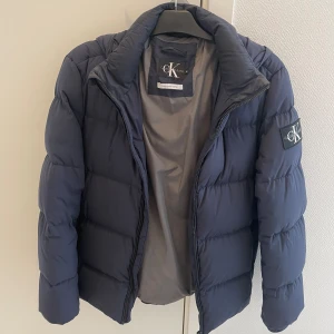 Calvin Klein jacka - Calvin Klein jacka i bra skick