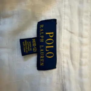 Säljer nu min polo linne skjorta aldrig använd ny pris ligger på runt 1699 mitt pris 650 pris går att diskuteras 10-12 years 