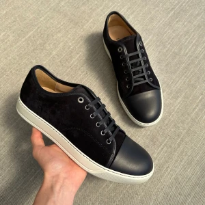 Lanvin Skor - Säljer dessa HELT NYA marinblå Lanvin skor ur box | Storlek 44(UK10)| Skick 10/10 | Box, 2st Dustbags, Extra Snören följer med | Hör av dig för fler bilder eller om du har någon fundering