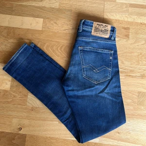 Replay blue jeans ( grover) - Sköna replay jeans med fet tvätt. Helt oanvända.