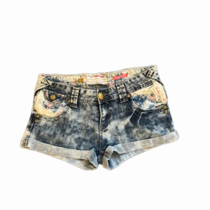 Vintage Jeansshorts - Jättefina jeansshorts med coola fickor!! Passar xs/s💗