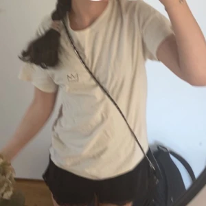 Hov1 merch - Bra skick! Inga defekter, köpt 2022 barn av vår tid tour. Andvönda Max 5 gånger men inget som syns 